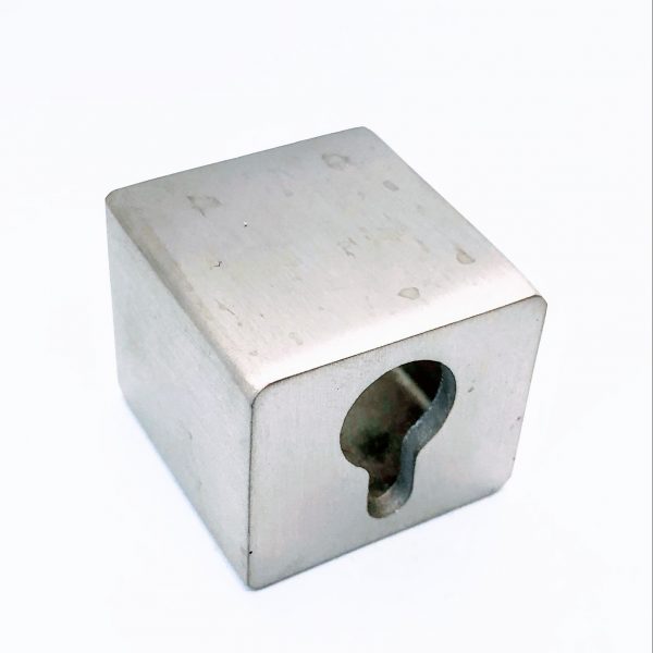 SLOT TUBING 25*21(1"x 3/4") - FLAT END CAP WITH HOLE 316
